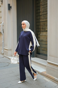 Yırtmaçlı Garni Detay Takım Lacivert