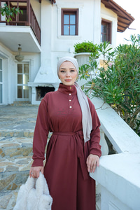 Yüksek Yaka Çıtçıtlı Elbise Kiremit