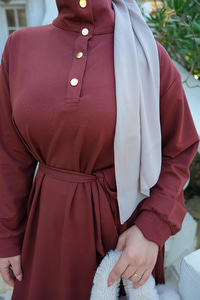 Yüksek Yaka Çıtçıtlı Elbise Kiremit