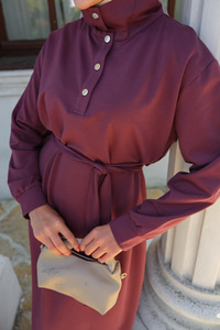 Yüksek Yaka Çıtçıtlı Elbise Mürdüm