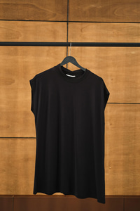 Yüksek Yaka Kolsuz İçlik Siyah