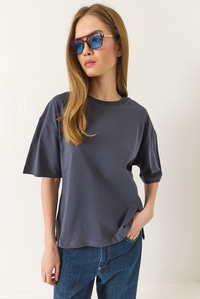 %100 Organik Pamuk Relaxed Fit Yırtmaçlı Yuvarlak Yakalı T-Shirt 60602047 - Antrasit