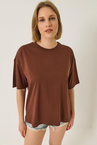 %100 Organik Pamuk Relaxed Fit Yırtmaçlı Yuvarlak Yakalı T-Shirt 60602047 - Kahve