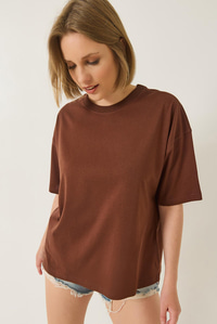 %100 Organik Pamuk Relaxed Fit Yırtmaçlı Yuvarlak Yakalı T-Shirt 60602047 - Kahve