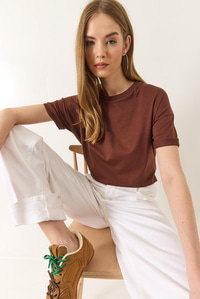 %100 Organik Pamuk Relaxed Fit Yırtmaçlı Yuvarlak Yakalı T-Shirt 60602050 - Kahve