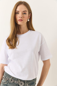 %100 Organik Pamuk Relaxed Fit Yırtmaçlı Yuvarlak Yakalı T-Shirt 60602050 - Beyaz