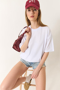 %100 Organik Pamuk Relaxed Fit Yırtmaçlı Yuvarlak Yakalı T-Shirt 60602047 - Beyaz