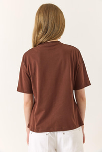 %100 Organik Pamuk Relaxed Fit Yırtmaçlı Yuvarlak Yakalı T-Shirt 60602050 - Kahve