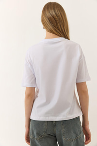 %100 Organik Pamuk Relaxed Fit Yırtmaçlı Yuvarlak Yakalı T-Shirt 60602050 - Beyaz