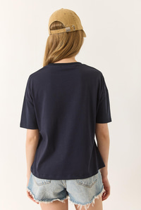 %100 Organik Pamuk Relaxed Fit Yırtmaçlı Yuvarlak Yakalı T-Shirt 60602050 - Lacivert
