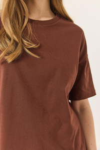 %100 Organik Pamuk Relaxed Fit Yırtmaçlı Yuvarlak Yakalı T-Shirt 60602050 - Kahve