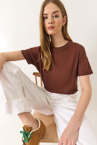 %100 Organik Pamuk Relaxed Fit Yırtmaçlı Yuvarlak Yakalı T-Shirt 60602050 - Kahve