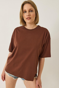%100 Organik Pamuk Relaxed Fit Yırtmaçlı Yuvarlak Yakalı T-Shirt 60602047 - Kahve