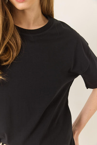 %100 Organik Pamuk Relaxed Fit Yırtmaçlı Yuvarlak Yakalı T-Shirt 60602050 - Siyah