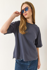 %100 Organik Pamuk Relaxed Fit Yırtmaçlı Yuvarlak Yakalı T-Shirt 60602047 - Antrasit