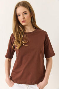 %100 Organik Pamuk Relaxed Fit Yırtmaçlı Yuvarlak Yakalı T-Shirt 60602050 - Kahve