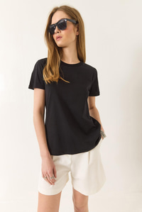 %100 Organik Pamuklu Comfort Fit Arkası Uzun Basic T-shirt 60602049 - Siyah