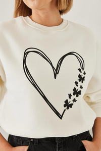 Baskılı Kalp Detaylı Bisiklet Yaka 3 İplik Şardonlu Sweatshirt 60601026 - Ekru