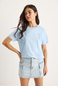 Bianco Lucci Bisiklet Yaka Çiçek Aksesuarlı Kısa Kollu T-Shirt 60602060 - Bebe Mavisi