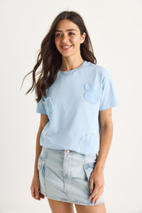 Bianco Lucci Bisiklet Yaka Çiçek Aksesuarlı Kısa Kollu T-Shirt 60602060 - Bebe Mavisi