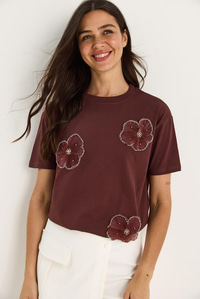 Bianco Lucci Bisiklet Yaka Çiçek Aksesuarlı Kısa Kollu T-Shirt 60602060 - Kahve