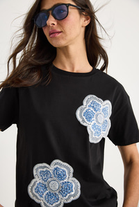 Bianco Lucci Çiçek Taş Aksesuarlı Kısa Kollu Bisiklet Yaka T-Shirt 60602059 - Siyah