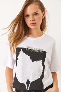Bisiklet Yaka Boncuk Taş Detaylı Yaprak Desen Baskılı T-Shirt 60261390 - Beyaz