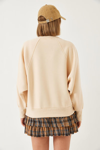 Bisiklet Yaka Kalp Nakışlı Üç İplik Şardonlu Sweatshirt 60251933 - Bej SWEATSHİRT modelleri