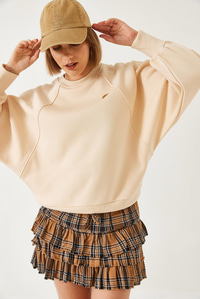 Bisiklet Yaka Kalp Nakışlı Üç İplik Şardonlu Sweatshirt 60251933 - Bej SWEATSHİRT modelleri