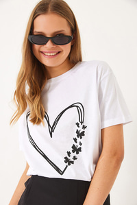 Bisiklet Yaka Kelebek Kalp Baskılı Kısa Kollu T-Shirt 60602020 - Beyaz