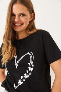 Bisiklet Yaka Kelebek Kalp Baskılı Kısa Kollu T-Shirt 60602020 - Siyah