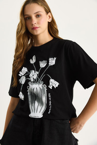 Bisiklet Yaka Kısa Kollu Çiçek Baskılı Pul Detaylı T-Shirt 60602021 - Siyah T-SHİRT modelleri