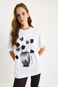 Bisiklet Yaka Kısa Kollu Çiçek Baskılı Pul Detaylı T-Shirt 60602021 - Beyaz T-SHİRT modelleri