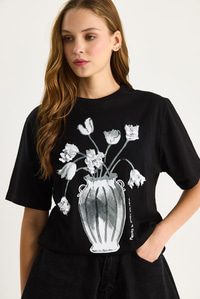 Bisiklet Yaka Kısa Kollu Çiçek Baskılı Pul Detaylı T-Shirt 60602021 - Siyah T-SHİRT modelleri