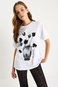 Bisiklet Yaka Kısa Kollu Çiçek Baskılı Pul Detaylı T-Shirt 60602021 - Beyaz T-SHİRT modelleri
