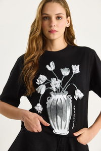 Bisiklet Yaka Kısa Kollu Çiçek Baskılı Pul Detaylı T-Shirt 60602021 - Siyah T-SHİRT modelleri
