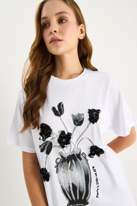 Bisiklet Yaka Kısa Kollu Çiçek Baskılı Pul Detaylı T-Shirt 60602021 - Beyaz T-SHİRT modelleri