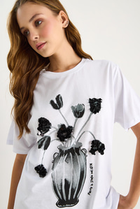 Bisiklet Yaka Kısa Kollu Çiçek Baskılı Pul Detaylı T-Shirt 60602021 - Beyaz T-SHİRT modelleri