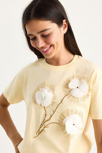Bisiklet Yaka Kısa Kollu Nakışlı Kabartma Aksesuarlı T-Shirt 60602024 - Tereyağ