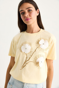 Bisiklet Yaka Kısa Kollu Nakışlı Kabartma Aksesuarlı T-Shirt 60602024 - Tereyağ