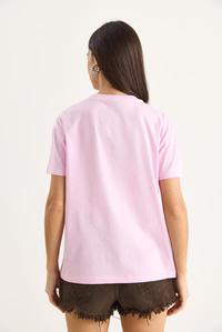 Bisiklet Yaka Kısa Kollu Nakışlı Kabartma Aksesuarlı T-Shirt 60602024 - Pembe