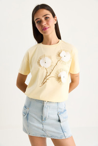 Bisiklet Yaka Kısa Kollu Nakışlı Kabartma Aksesuarlı T-Shirt 60602024 - Tereyağ