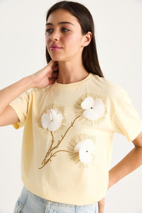 Bisiklet Yaka Kısa Kollu Nakışlı Kabartma Aksesuarlı T-Shirt 60602024 - Tereyağ