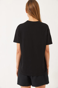 Bisiklet Yaka Papatya Aksesuarlı Kısa Kollu T-Shirt 60602019 - Siyah