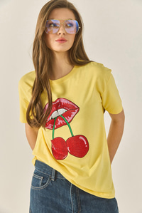 Cherry Lips Baskılı Taş Detaylı Normal Kalıp T-Shirt 4137 60283298 - Sarı