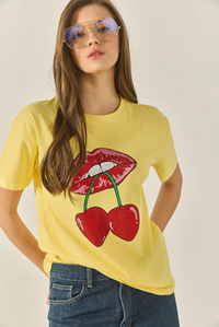 Cherry Lips Baskılı Taş Detaylı Normal Kalıp T-Shirt 4137 60283298 - Sarı