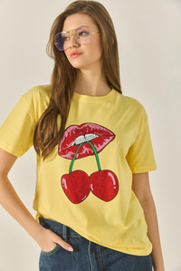 Cherry Lips Baskılı Taş Detaylı Normal Kalıp T-Shirt 4137 60283298 - Sarı