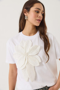 Çiçek Aksesuarlı Kısa Kollu Pamuklu T-Shirt 60602040 - Beyaz