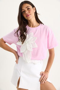 Çiçek Aksesuarlı Kısa Kollu Pamuklu T-Shirt 60602040 - Pembe