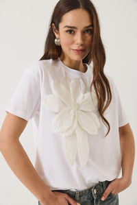 Çiçek Aksesuarlı Kısa Kollu Pamuklu T-Shirt 60602040 - Beyaz